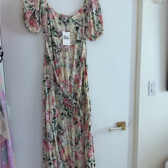Faithfull the Brand Floral Puff Sleeve Dress in Pink and Green - Picture 4 of 5